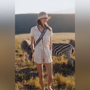 NWOT Cloth & Stone 100% Linen Romper Shorts 100% Linen Natural Cream Size S​​